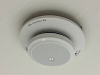 Alarm kebakaran dan sensor asap